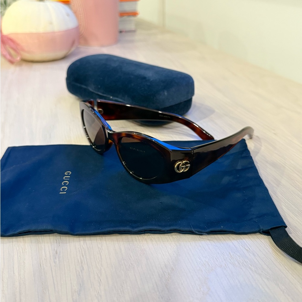 GUCCI Cat Eye Sunglasses | Brown Shiny Tortoiseshell frame with Double G
